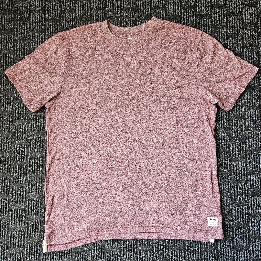 roots canada mens t shirt Large red short sleeve shirt slightly slit sides